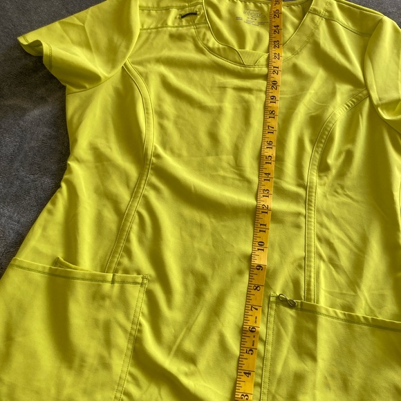 Cherokee Infinity solid scrub, size M - Picture 9 of 11